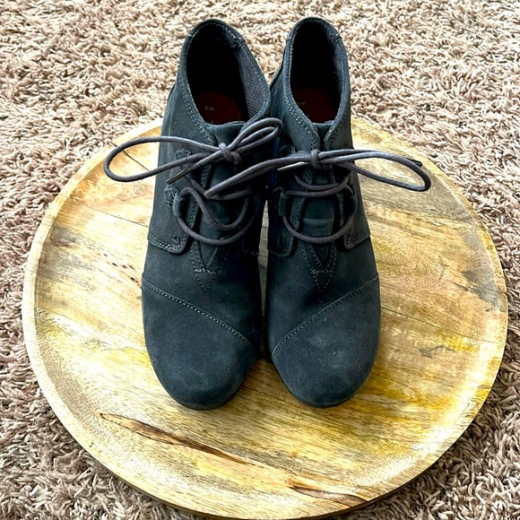 Toms Shoes - TOMS classic wedge in grey Size 9 in Women’s worn once